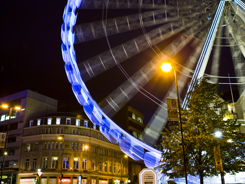 a sped up image of a Ferris wheel.