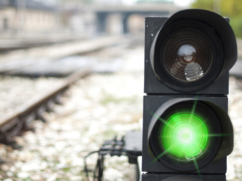 rail control light on green.